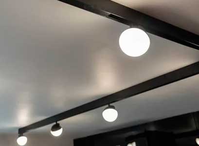 с трековыми светильниками